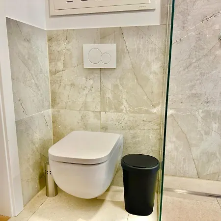 Modern With Balcony Near Vienna Lejlighed Wiener Neudorf